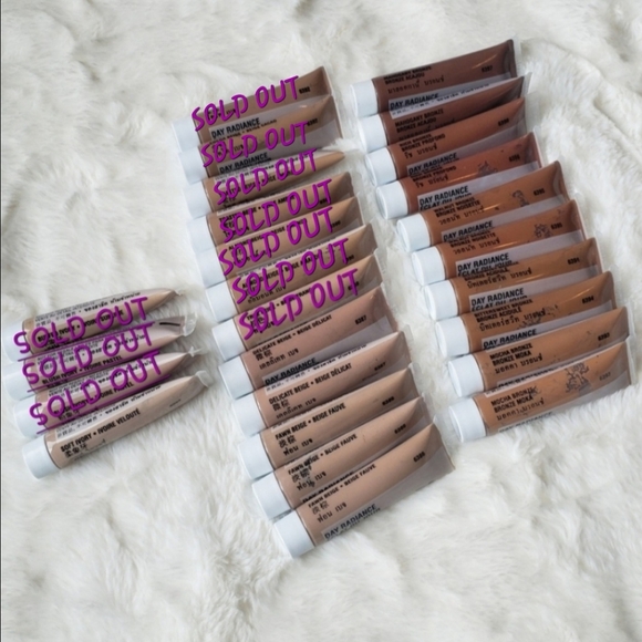 🆕️MK- Day Radiance Foundation Formula 2 - Picture 1 of 10